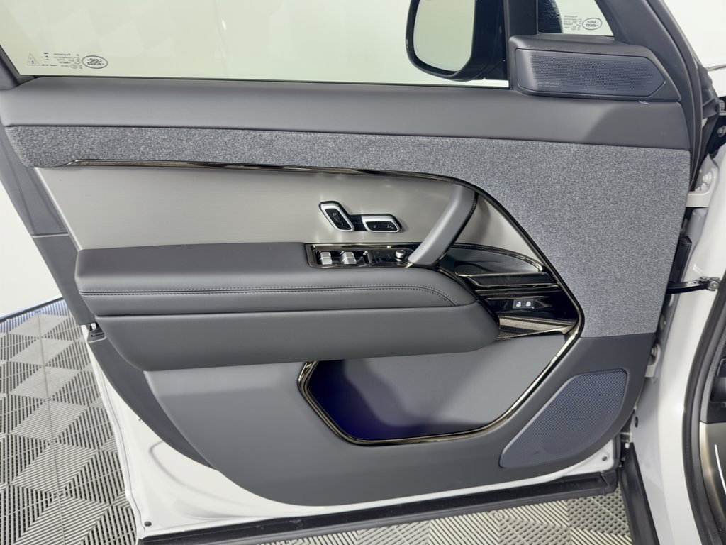 New 2027 Land Rover Range Rover Sport Dynamic SE AWD/4WD image 14