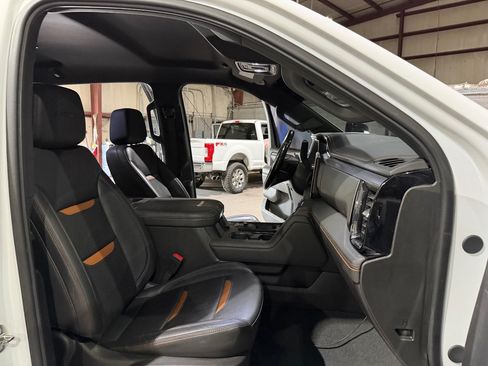 Used 2024 GMC Sierra 2500 AT4 w/ AT4 Preferred Package AWD/4WD image 25