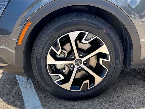 Certified 2025 Kia Sportage EX FWD image 7
