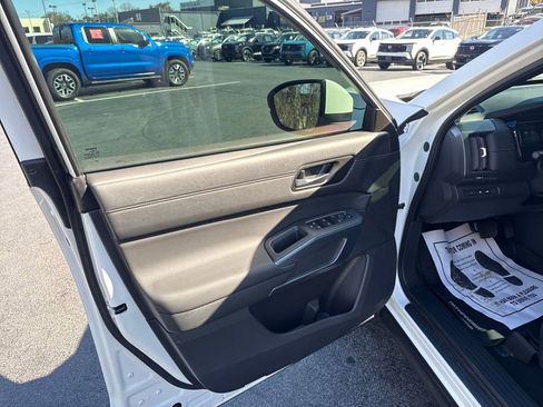 Used 2025 Nissan Pathfinder Rock Creek image 11