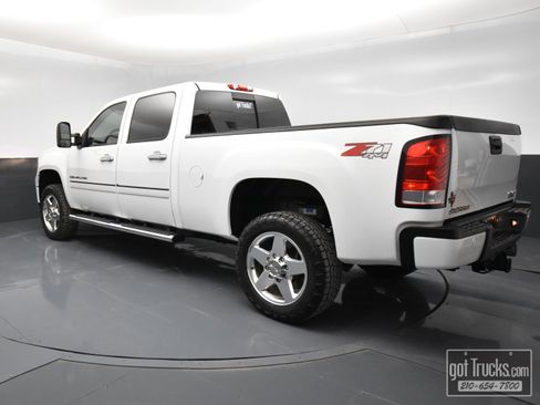 Used 2014 GMC Sierra 2500 Denali w/ Suspension Package, Off-Road image 4
