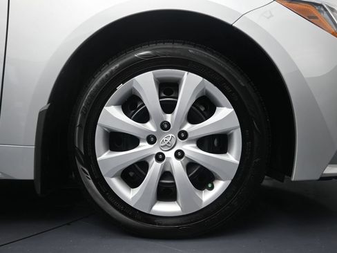 Used 2026 Toyota Corolla LE FWD image 5