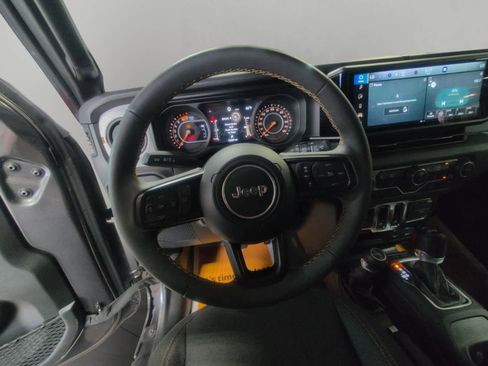 Used 2024 Jeep Wrangler Sport S image 12