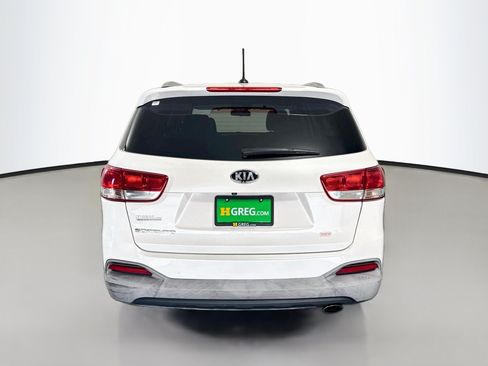 Used 2017 Kia Sorento FWD image 8