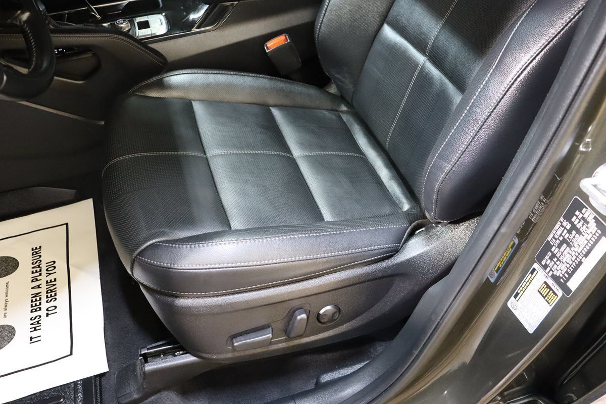 Used 2024 Kia Telluride EX w/ EX Captain's Chair Package FWD image 28