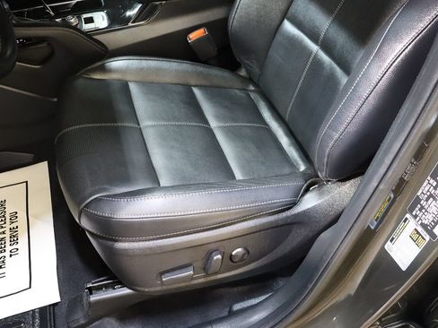 Used 2024 Kia Telluride EX w/ EX Captain's Chair Package FWD image 28
