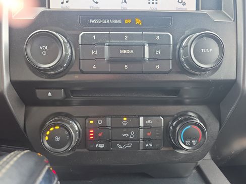 Used 2018 Ford F150 XLT w/ Equipment Group 302A Luxury image 30