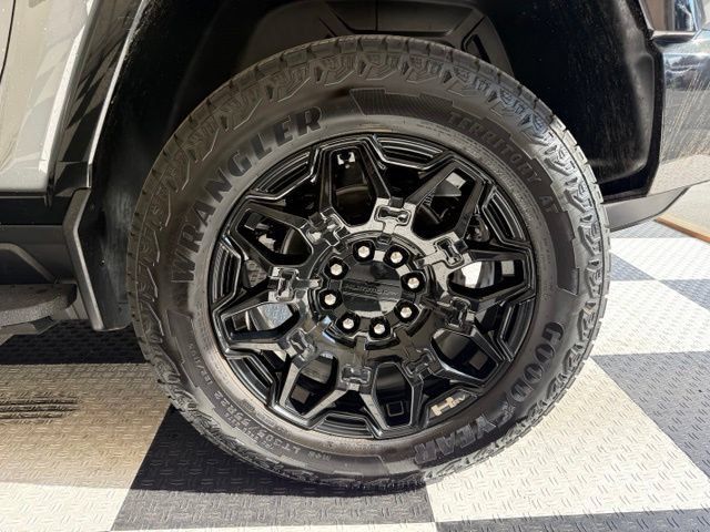 Used 2025 GMC Hummer EV 2X AWD/4WD image 12