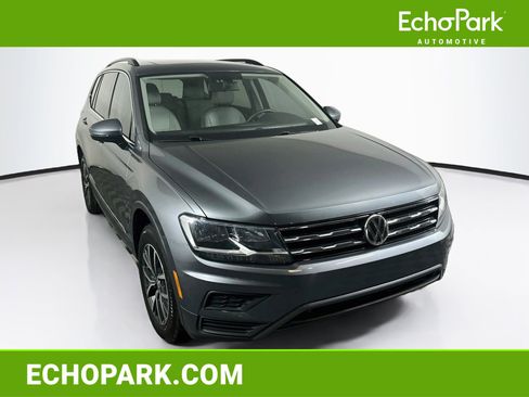 Used 2020 Volkswagen Tiguan SE w/ Panoramic Sunroof Package FWD image 1