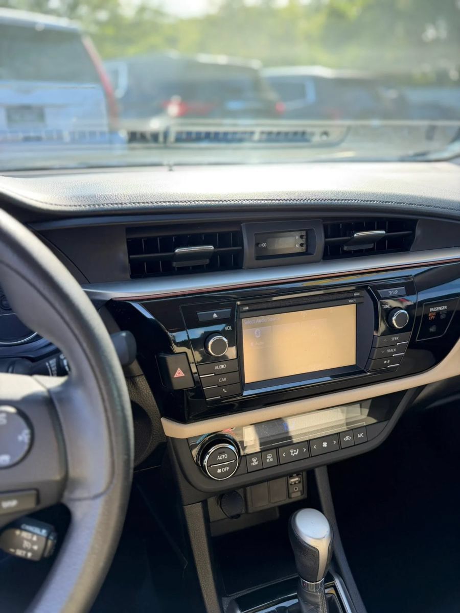 Used 2016 Toyota Corolla LE FWD image 21