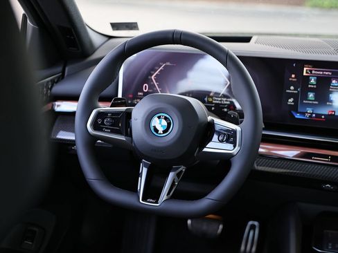 New 2027 BMW 550e xDrive w/ Executive Package AWD/4WD image 28