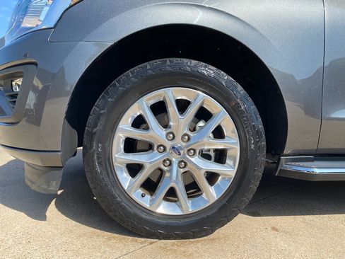 Used 2021 Ford Expedition XLT image 10