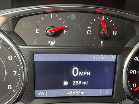 Used 2024 GMC Terrain SLT FWD image 18