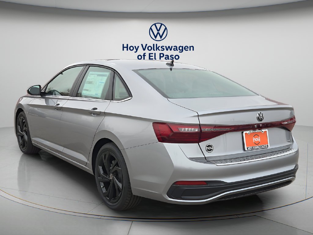 Used 2026 Volkswagen Jetta SE FWD image 4