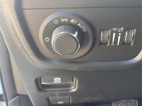 New 2025 Jeep Grand Cherokee L Laredo image 13