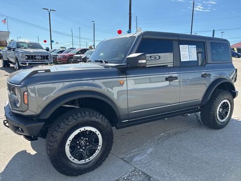 Used 2024 Ford Bronco Badlands image 3