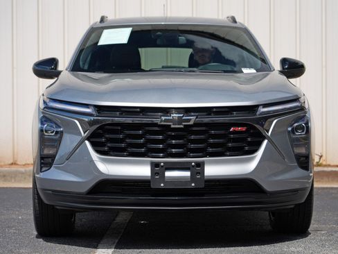 Used 2025 Chevrolet Trax RS FWD image 6