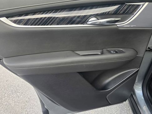 Used 2024 Cadillac XT6 Premium Luxury w/ Technology Package FWD image 15