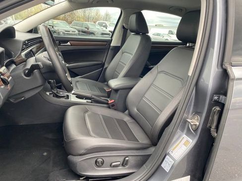 Used 2022 Volkswagen Passat 2.0T image 13