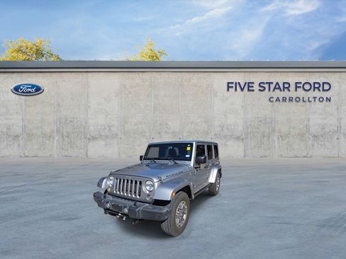 Used 2016 Jeep Wrangler Unlimited Rubicon w/ Connectivity Group image 4