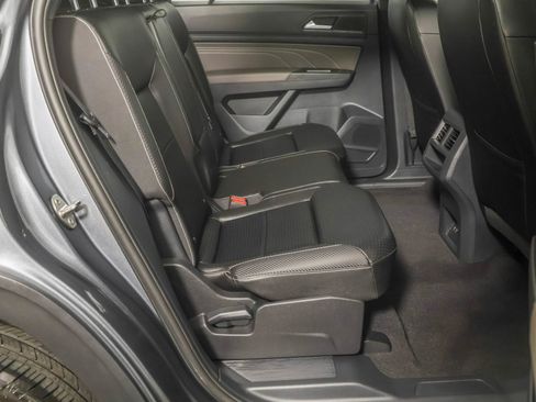 Used 2022 Volkswagen Atlas Cross Sport SE image 38