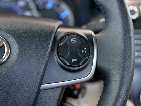 Used 2014 Toyota Camry XLE FWD image 23