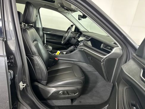 Used 2023 Jeep Grand Cherokee 4WD 4xe image 28