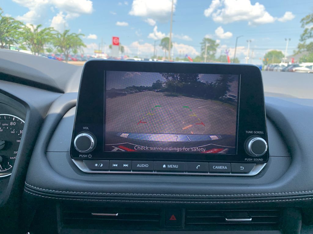 Used 2024 Nissan Rogue SV FWD image 17