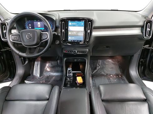Used 2024 Volvo XC40 B5 Plus w/ Climate Package AWD/4WD image 9