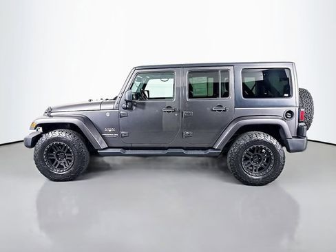 Used 2017 Jeep Wrangler Unlimited Sahara AWD/4WD image 4