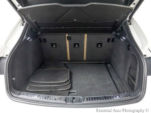 Used 2018 Porsche Macan Sport Edition AWD/4WD image 28