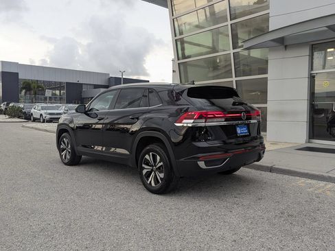 Certified 2025 Volkswagen Atlas Cross Sport SE FWD image 5