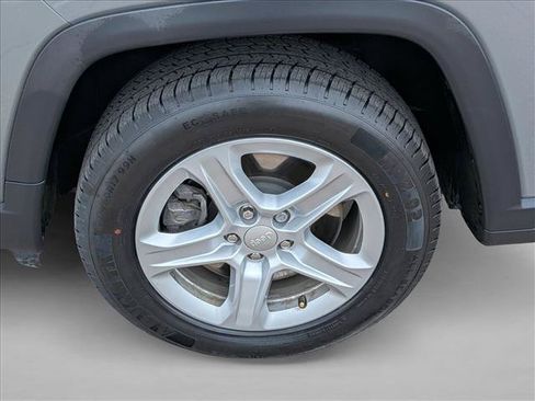 Used 2023 Jeep Compass Latitude AWD/4WD image 30