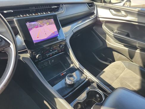 Used 2023 Jeep Grand Cherokee L Laredo image 33