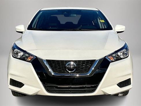 Used 2022 Nissan Versa SV image 4
