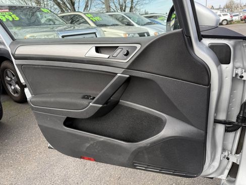 Used 2016 Volkswagen Golf S image 22