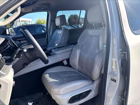 Used 2022 Jeep Wagoneer Series III AWD/4WD image 22