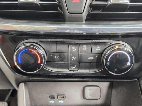 Used 2024 Buick Encore GX Sport Touring FWD image 27