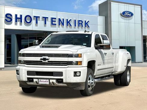 Used 2019 Chevrolet Silverado 3500 LT w/ LT Convenience Package image 3