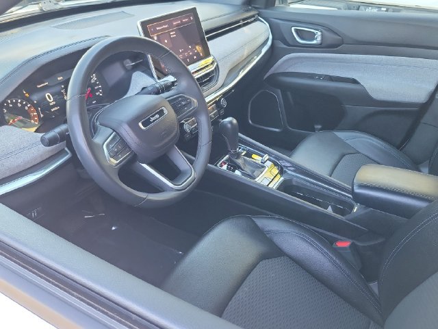 Used 2024 Jeep Compass Latitude AWD/4WD image 3