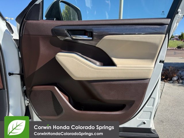 Used 2021 Toyota Highlander Limited AWD/4WD image 31