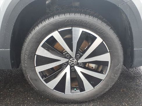 Certified 2023 Volkswagen Taos SE image 9