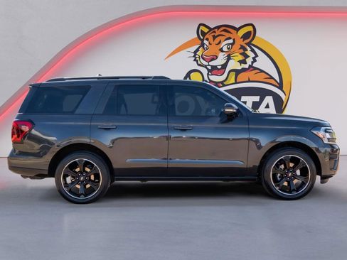 Used 2024 Ford Expedition Limited image 4