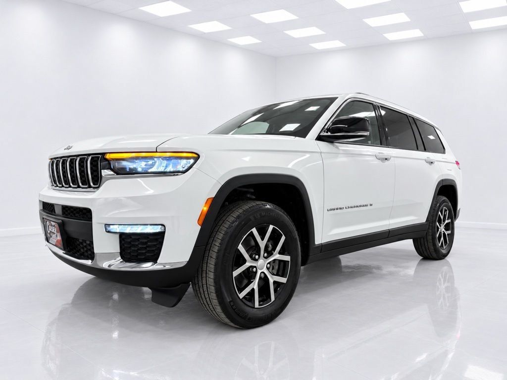 Used 2023 Jeep Grand Cherokee L Limited AWD/4WD image 4