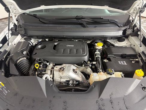 Used 2019 Jeep Cherokee Latitude Plus AWD/4WD image 24