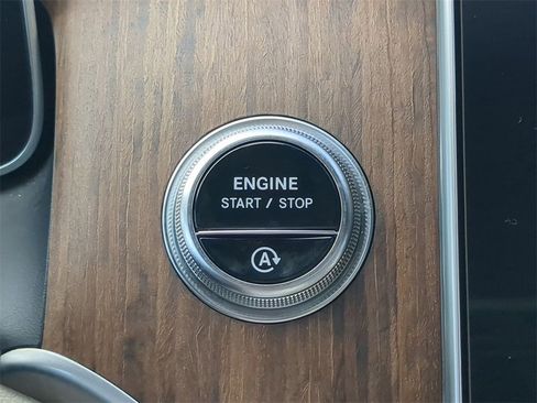 Used 2024 Mercedes-Benz GLC 300 4MATIC image 29