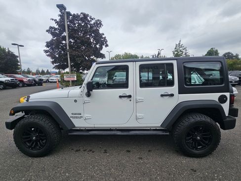 Used 2013 Jeep Wrangler Unlimited Sport image 2