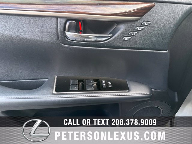 Used 2016 Lexus ES 300h w/ Luxury Package w/Wood Trim FWD image 22