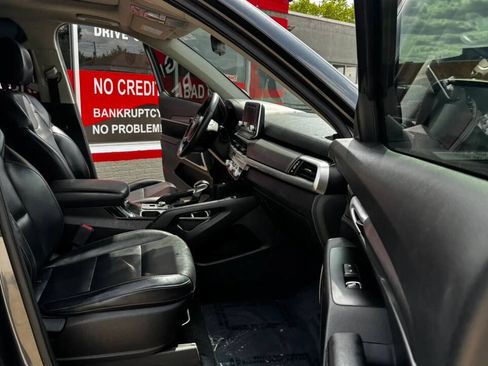 Used 2020 Kia Telluride S w/ S 8 Passenger Seating Package FWD image 16