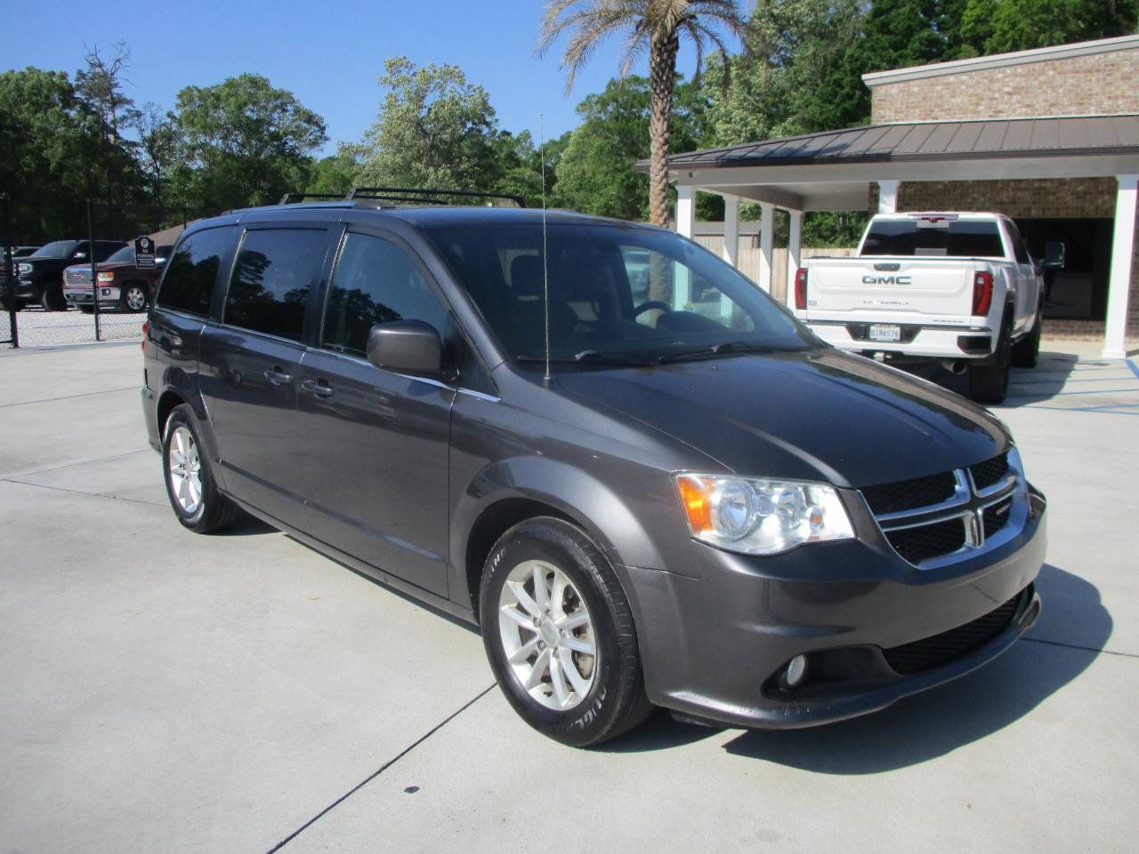Used 2020 Dodge Grand Caravan SXT FWD image 3
